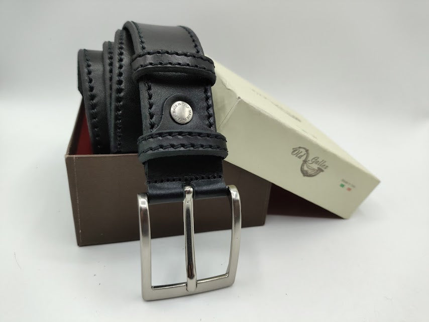 Sports belt sewn with a stitch marker