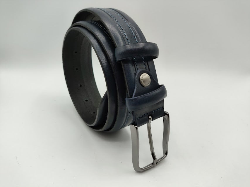 Leather belt with central stitching