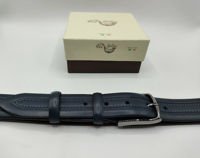 Leather belt with central stitching