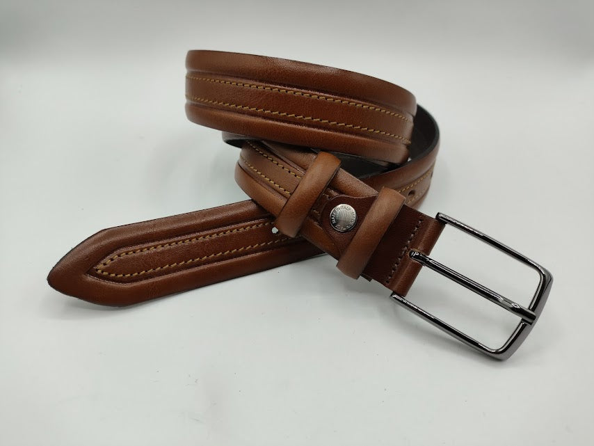Leather belt with central stitching