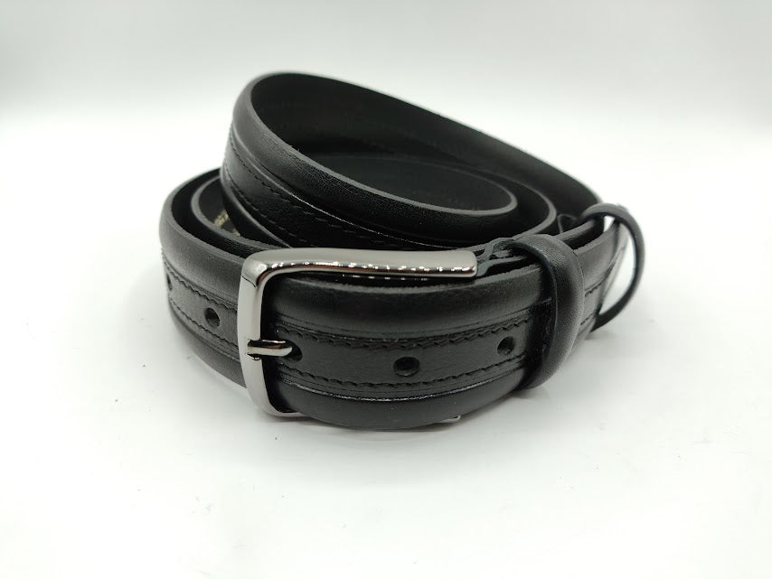 Leather belt with central stitching