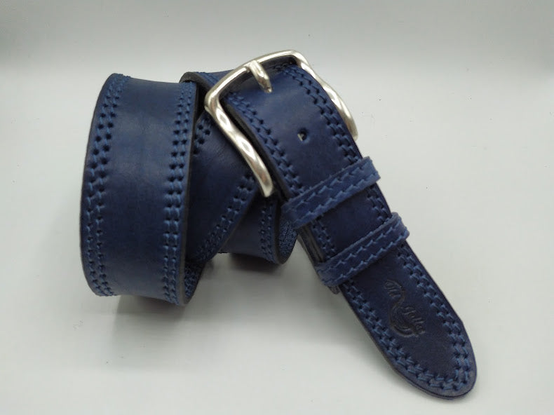 Sports belt with two stitching stitching